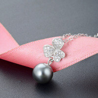 wholesale S925 Sterling Silver Diamond and Shell Pearl Vintage Three-Leaf Clover Pendant Necklace with Heart and Flower Design-003563-Platinum S925 Silver