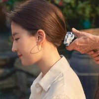 wholesale Metal material trendy plain hoop earrings, celebrity-inspired same style, luxury niche, high-end minimalist versatile daily wear spiral disc earrings-xb1451-Large plain hoop earrings (silver-20MM)