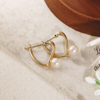 wholesale Gold-plated sterling silver V-shaped freshwater pearl fashion earrings for women, featuring a minimalist and niche design-Natural Freshwater Pearl Earrings>925 Silver