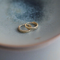 wholesale 9K solid gold polished hoop earrings, 18mm wide, minimalist and elegant ear clips-9K gold one price