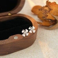 wholesale S925 Sterling Silver Four-Leaf Clover Ear Studs for Women, Small and Exquisite, Light Luxury, Fashionable Minimalist Style, Lucky Clover Earrings, Versatile Match-Sterling silver
