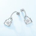 wholesale S925 sterling silver gold-plated fashion trendy snowflake lock earrings, original design accessories wholesale for autumn and winter new arrivals-0-1