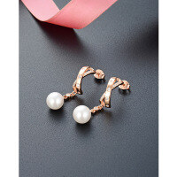wholesale 925 Sterling Silver Pearl Earrings, Rose Gold Plated, Minimalist and Versatile High-End Small Design Elegant Stud Earrings-Rose gold shell pearl earrings with plastic ear plugs  925 silver