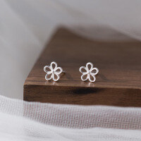 wholesale S925 Sterling Silver Fresh and Sweet Ins Style Small and Unique Design Hollow Daisy Flower Ear Studs M06276-S925 silver pair 925 silver