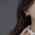 wholesale Sterling silver ear clips with a Korean-Japanese style, three-dimensional cube design, elegant geometric-shaped ear accessories E6149-0-2