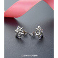 wholesale S925 sterling silver retro floral stud earrings, unisex cross flower chic Korean-style trendy accessories-0-3