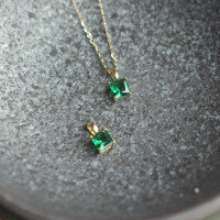 wholesale 9K Gold Wholesale French Retro Exquisite Emerald Zircon Small Square Pendant-9K per price