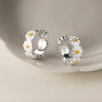 wholesale S925 Sterling Silver White Resin Daisy Ear Studs for Women, Korean Style Sweet and Fresh Floral Ear Hoops M00076-S925 silver pair 925 silver
