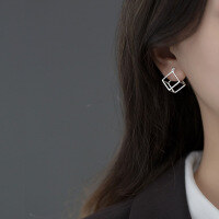 wholesale Sterling silver ear clips with a Korean-Japanese style, three-dimensional cube design, elegant geometric-shaped ear accessories E6149-S925 silver ear buckle