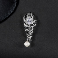 wholesale S925 silver new stylish high-end designer brooch with retro luxury gemstone and shell pearl inlays-White Shell Bead Brooch>925 Silver