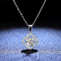 925 Sterling Silver 1-Carat Moissanite Four-Leaf Clover Pendant Necklace-1-carat necklace (eight hearts and eight arrows zircon)  925 silver
