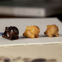 wholesale Metal material rosewood green sandalwood zodiac rabbit bracelet DIY phone bag pendant wooden carved cute-Old sandalwood