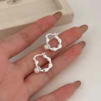 wholesale S925 Sterling Silver Geometric Irregular Vintage Swarovski Pearl Ear Clips for Women, Korean Style Versatile Earrings-Sterling silver (Shi family pearls)