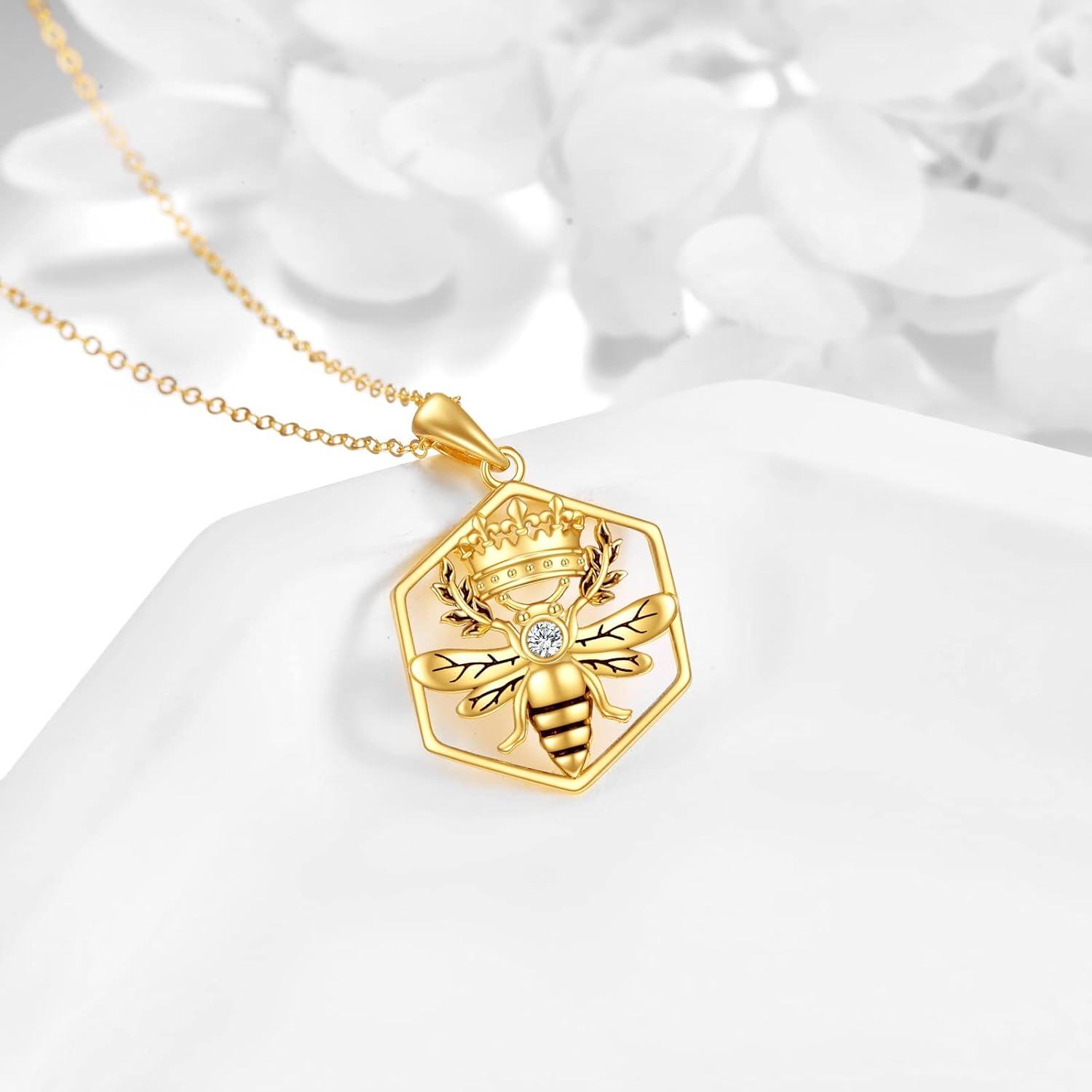 wholesale 18K Gold Queen Bee Pendant Necklace with Diamond and Honeycomb Design for Women's s-0-2