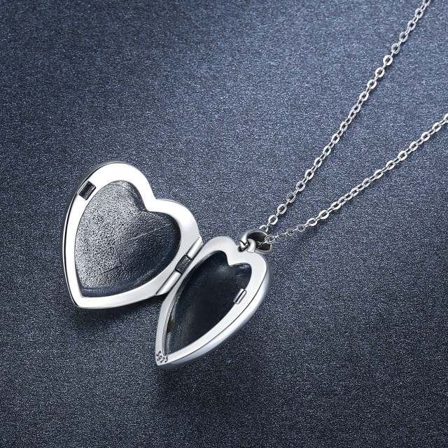 Collar personalizado con nombre y corazón en plata de ley-4