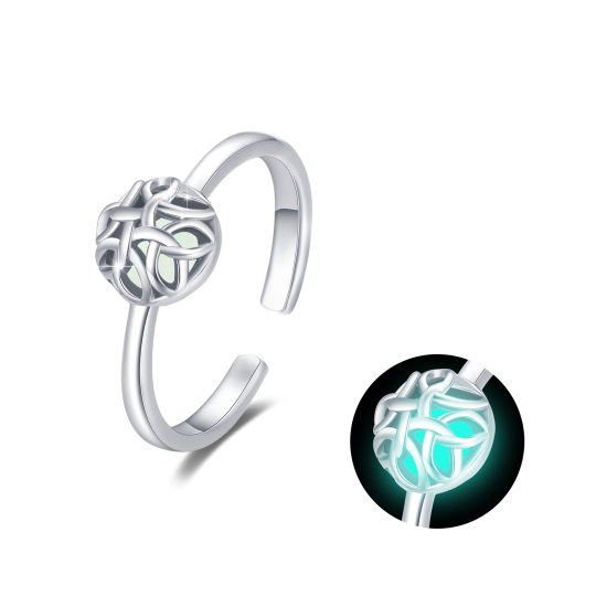 Otwarty pierścionek z celtyckim węzłem ze srebra w kształcie koła i świecącego kamienia