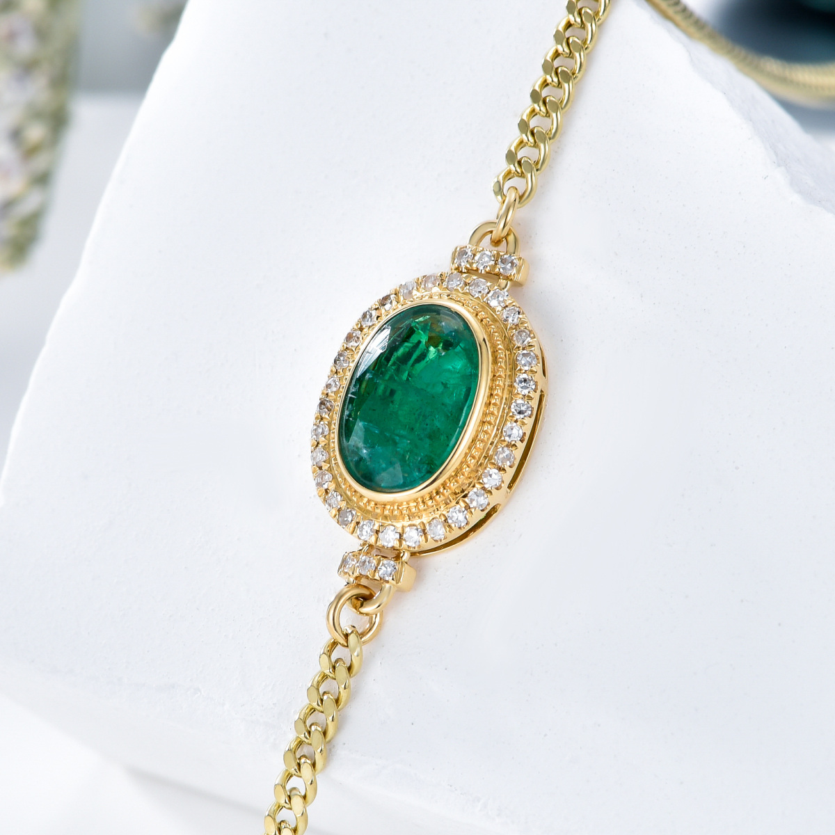 18K Gold Circular Shaped & Oval Shaped Diamond & Emerald Round Pendant Bracelet-6
