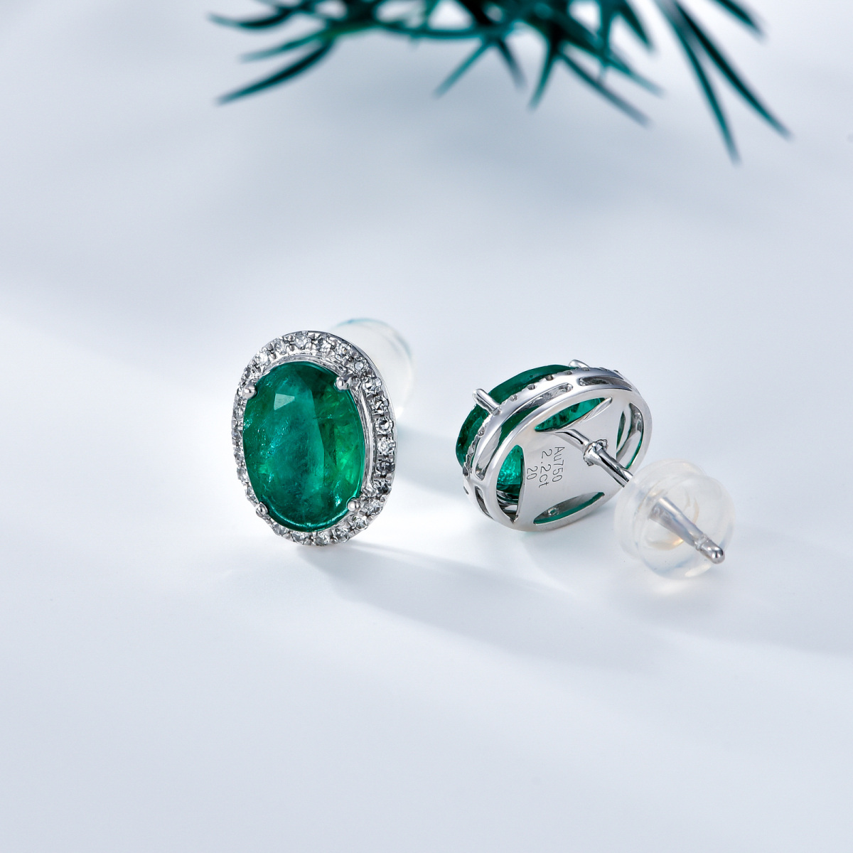 18K White Gold Circular Shaped Emerald Round Stud Earrings-5