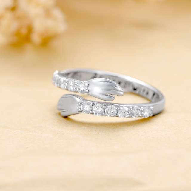 Casais amantes de zircônia cúbica em formato circular de prata esterlina abraçam anel aberto com palavra gravada-2