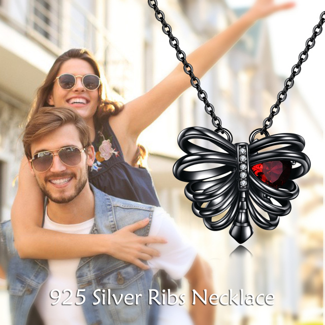 Collar con colgante de esqueleto de mariposa y circonitas en forma de corazón de plata de ley con rodio negro-2