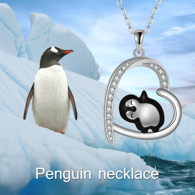 Colar com pingente de pinguim e coração em prata de lei com zircónias cúbicas-2