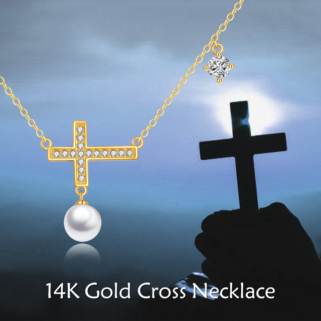 Collar de oro de 14 quilates con circonita cúbica y perla con colgante en forma de cruz-4