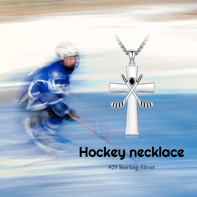 Srebrny naszyjnik z okrągłym cyrkoniowym krzyżem i hokejowym wisiorkiem z wygrawerowanym słowem-7
