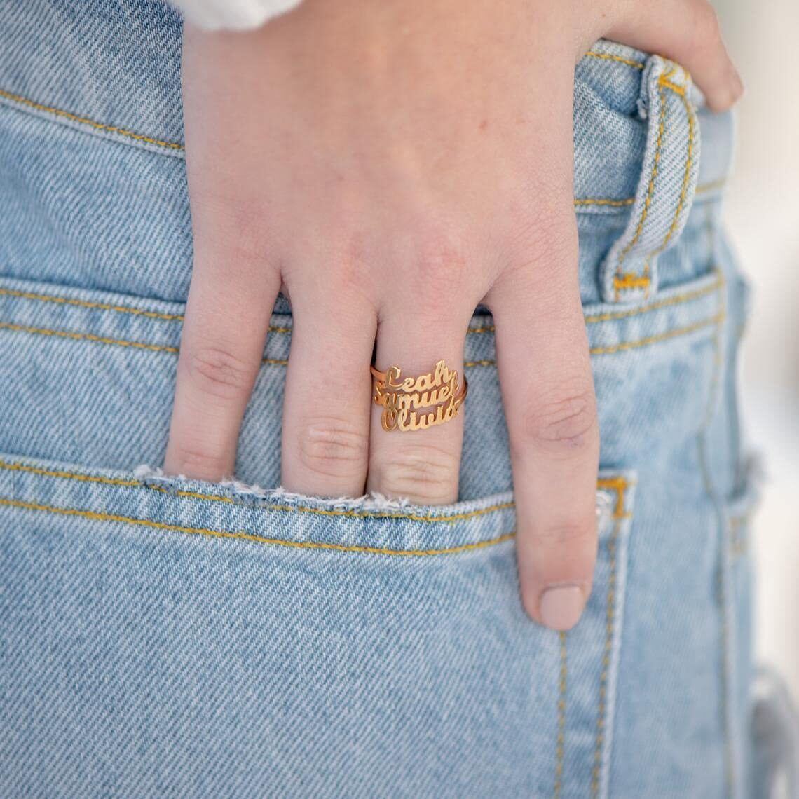 Anillo llamativo personalizado con tres nombres grabado en oro de 10 quilates para mujer-6