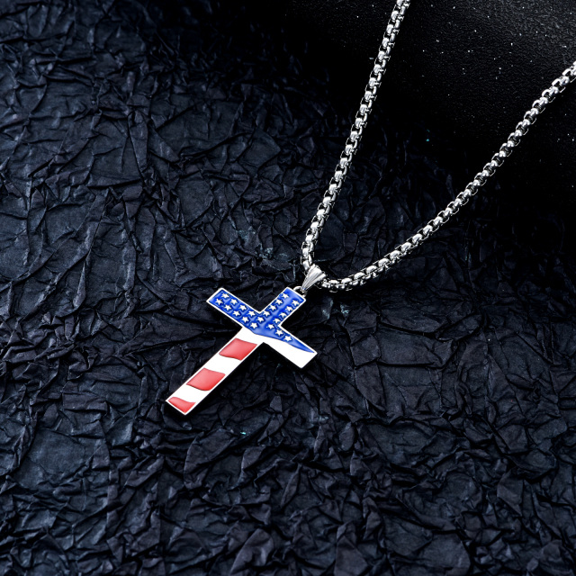 Colar com pingente de cruz e bandeira americana em prata esterlina-3