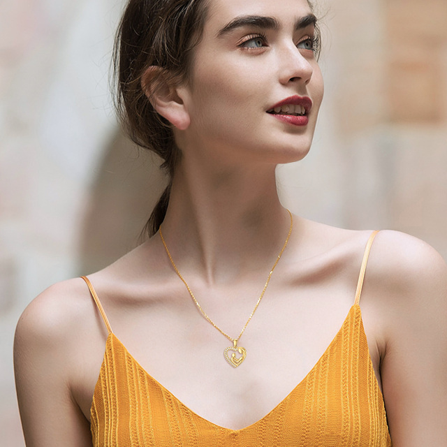 Collier en or 14K à zircon cubique avec pendentif Maman tient le coeur de son bébé-1