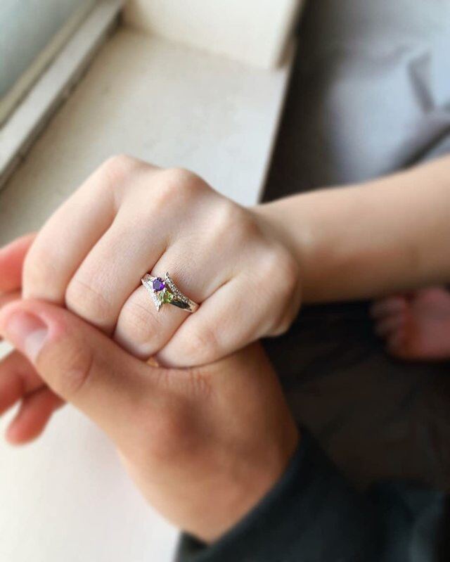 Bague de fiançailles en argent sterling avec gravure de pierre de naissance en forme de cœur personnalisée-2