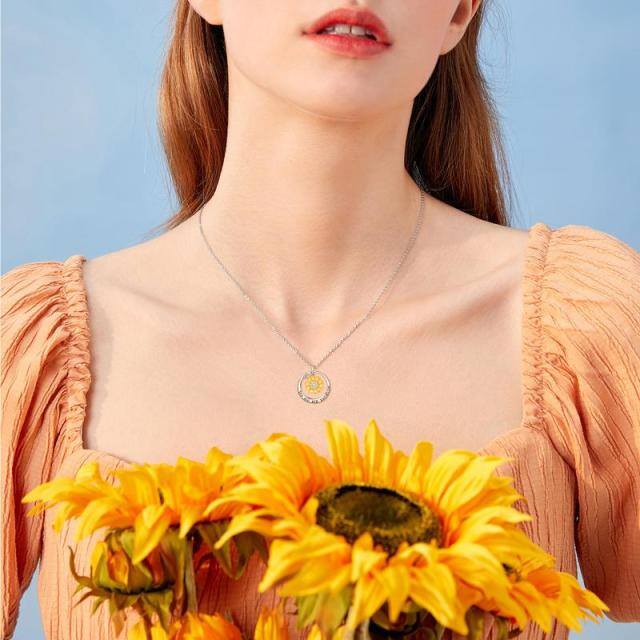 Collar con colgante de girasol de plata de ley con circonita cúbica de dos tonos y palabra grabada-1