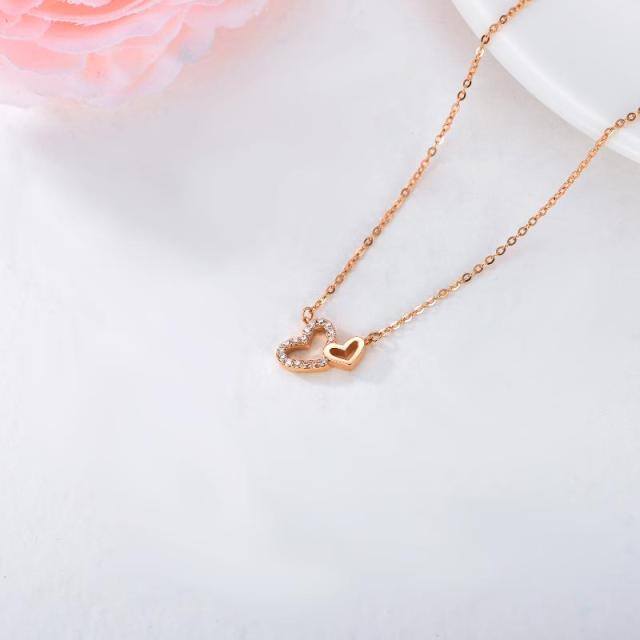 Colar com pingente de coração duplo de zircônia cúbica em ouro rosa 18k-3