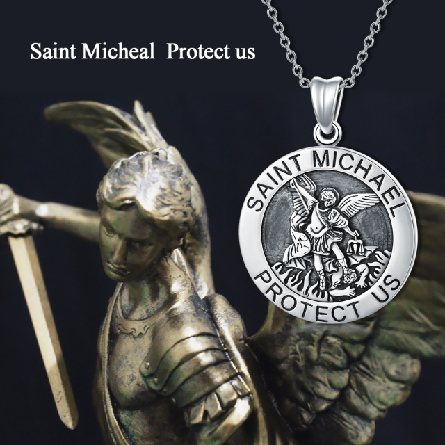 Colar de prata esterlina com pingente de moeda de São Miguel e palavra gravada para homem-3