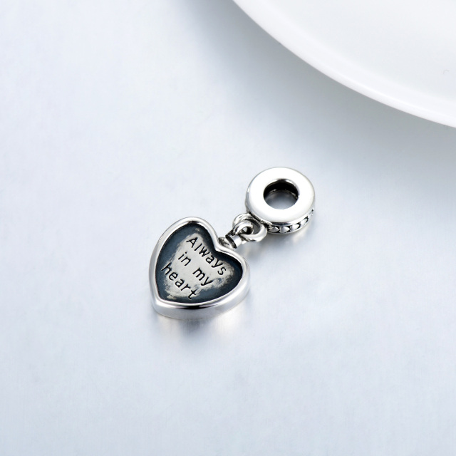Charme pendente de coração cruzado de zircônia cúbica redonda de prata esterlina com palavra gravada-3