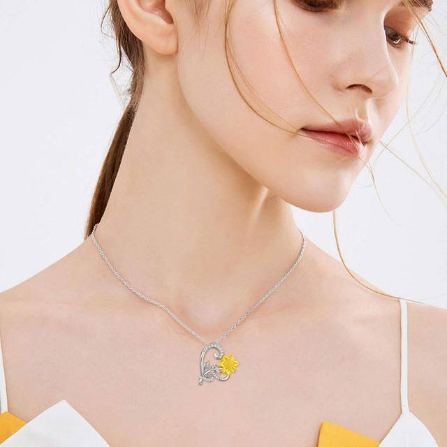 Collar con colgante de corazón de girasol y circonita cúbica en dos tonos de plata de ley-2