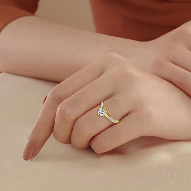 Argento con placcatura in oro giallo Anello di fidanzamento personalizzato con moissanite rotonda per lei-2