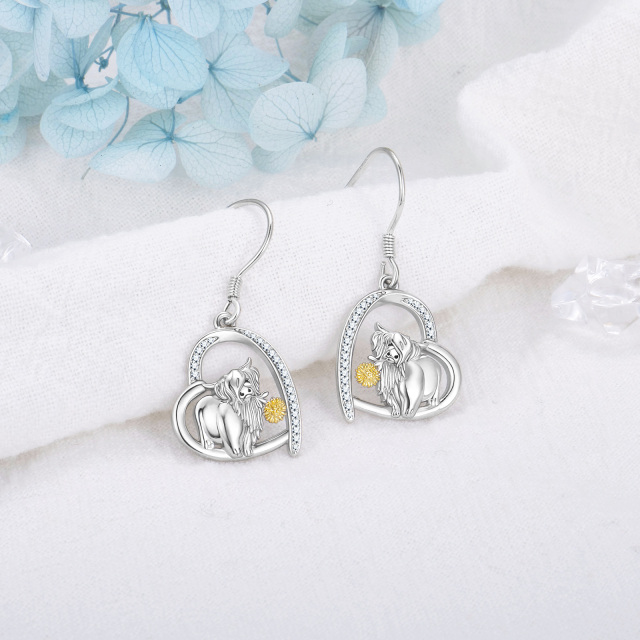 Boucles d'oreilles pendantes Highland Cow & Heart en argent cubique et zirconium-2