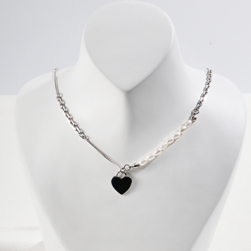 Collar gargantilla de metal con perlas ovaladas en forma de corazón de plata de ley
