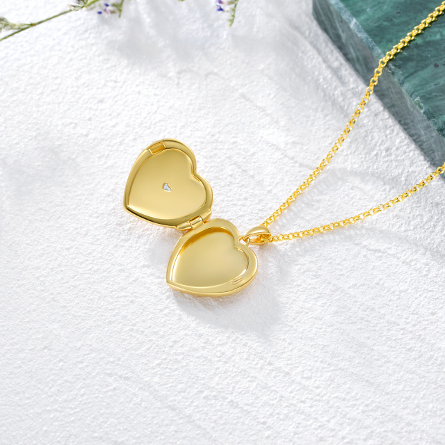 Prata de lei com banho de ouro amarelo Cruz em forma de coração com zircónias cúbicas Gravação personalizada da pedra de nascimento Colar medalhão com foto-3