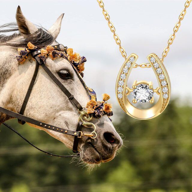 Collar con colgante de herradura de circonita cúbica de oro de 14 quilates-4