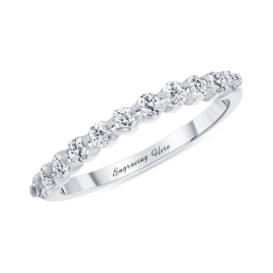 Anel de casamento com gravação personalizada de diamante criado em formato circular de prata esterlina