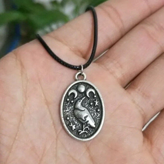 Colar com medalhão fotográfico da deusa tripla lua viking Odin Raven em prata 925 personalizado-1