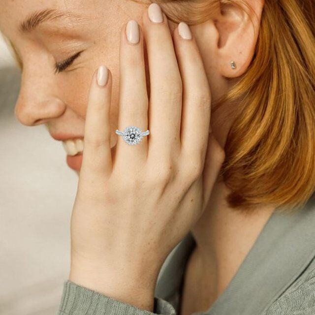 Anillo de plata de ley con forma circular de moissanita y copo de nieve-2